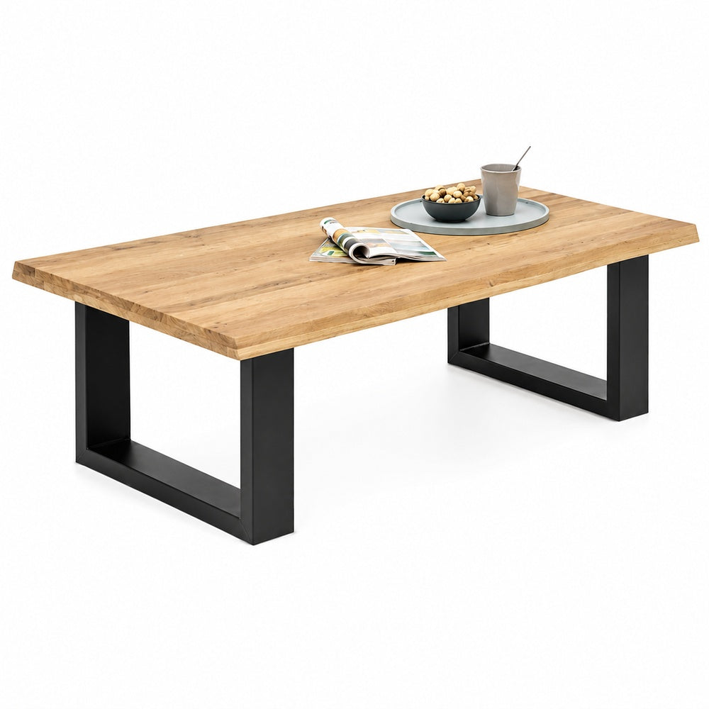 Couchtisch – Wildeiche B 110 x H 47 x T 70 cm vollmassiv geölt mit Baumkante und schwarzem U-Metallgestell