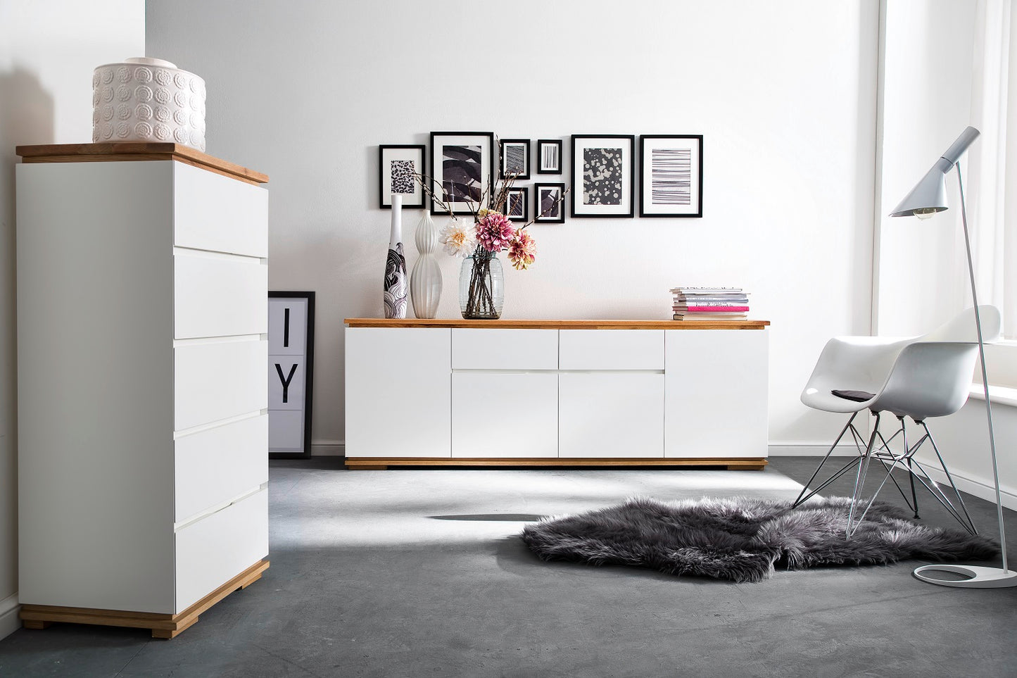 TV-Schrank Lowboard Asteiche-massiv matt lackiert geölt weiß holz 202 cm Chiara